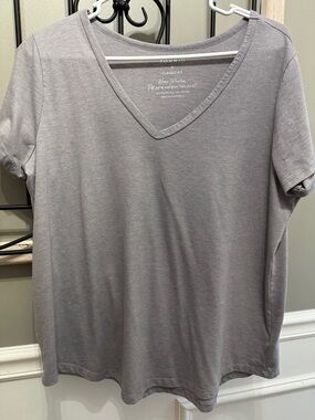 torrid Women's V-Neck Short Sleeve Tee — Gray classic fit 0